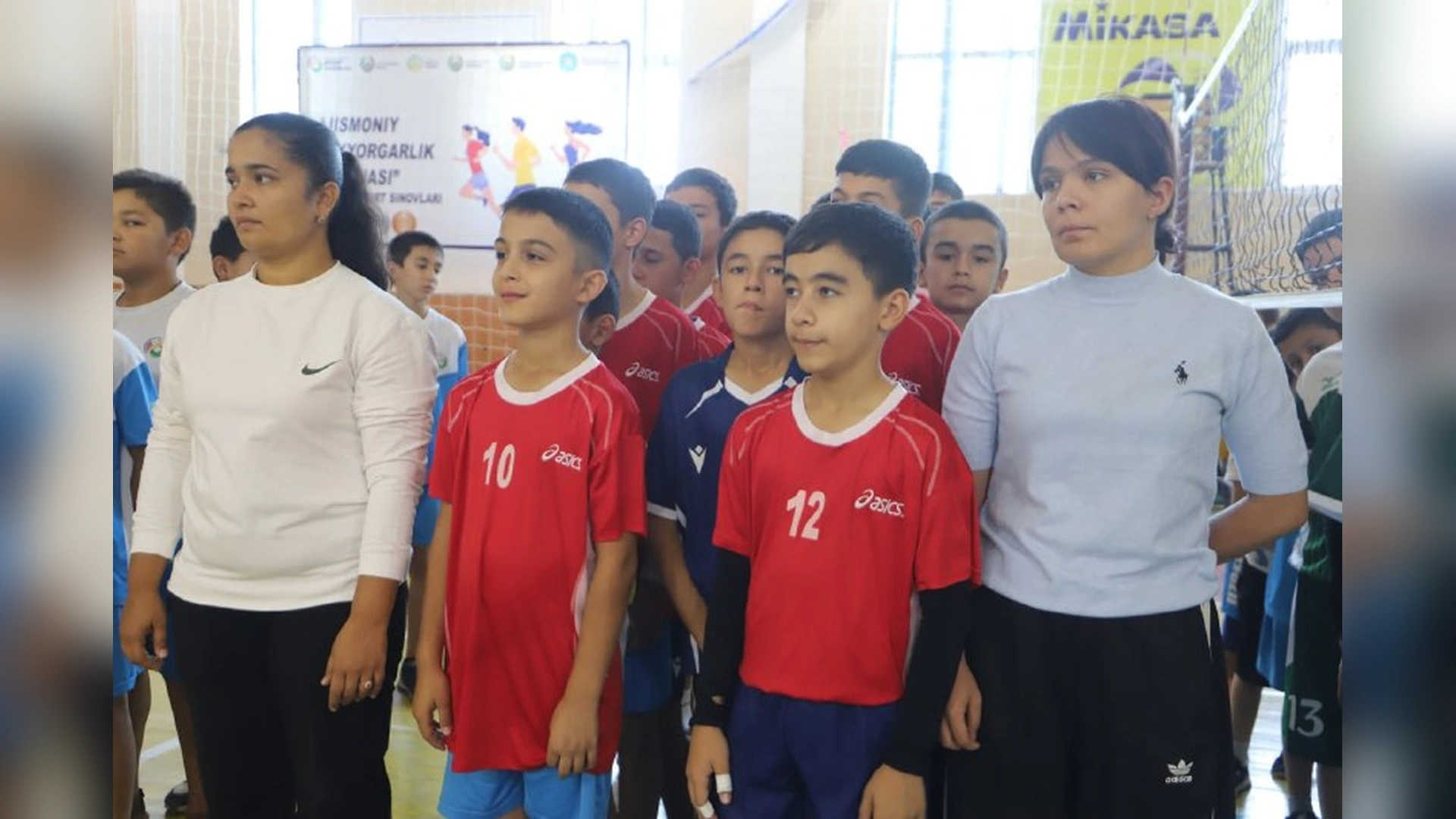 U-14 yosh toifasidagi voleybolchi qizlar