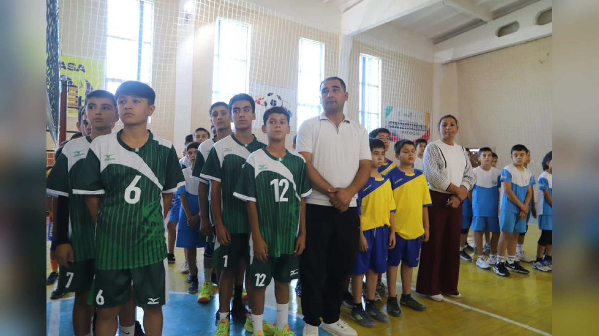 U-14 yosh toifasidagi voleybolchi o‘g‘il bolalar