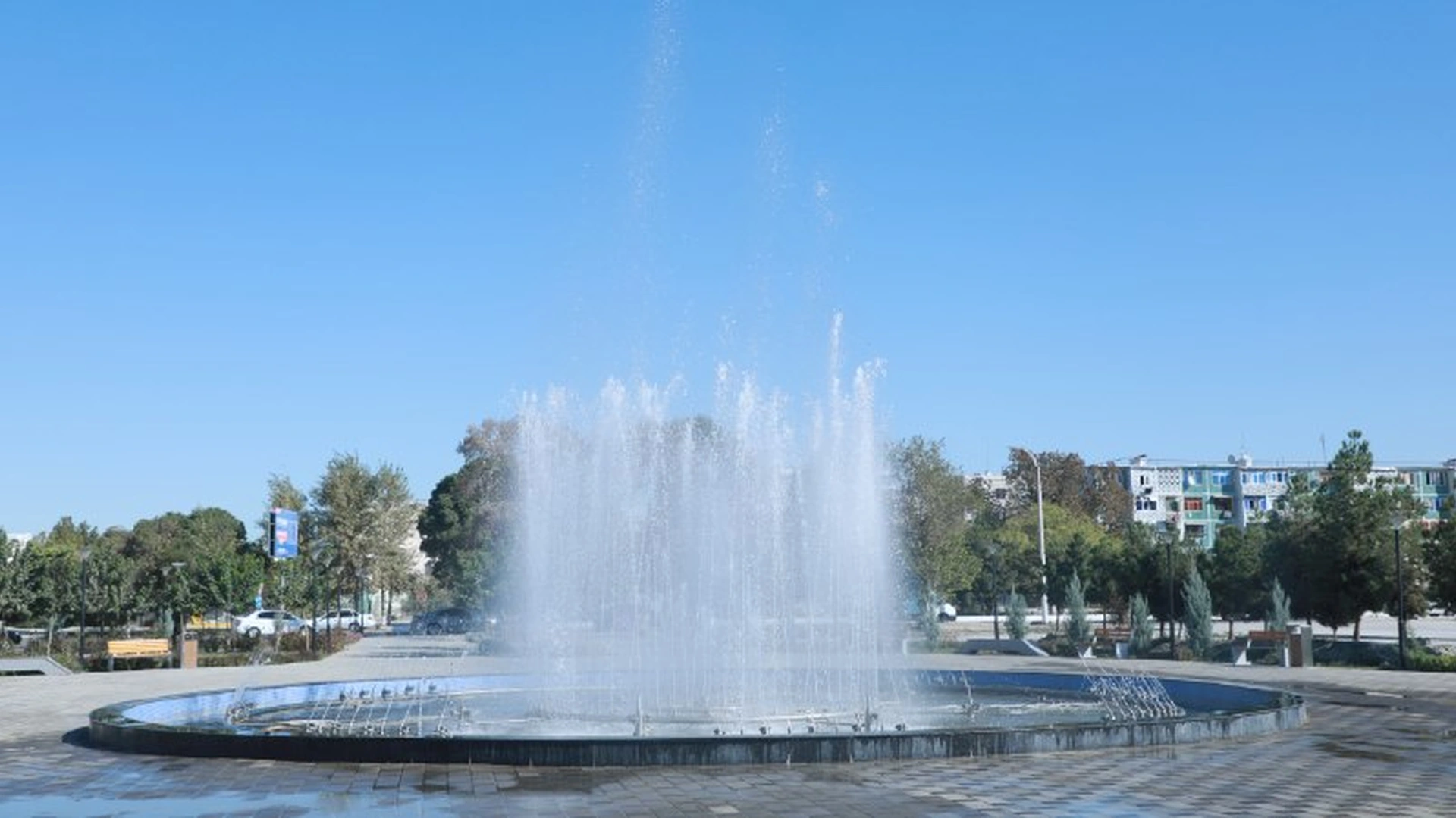 Bog‘dagi favvora va sayr maydoni