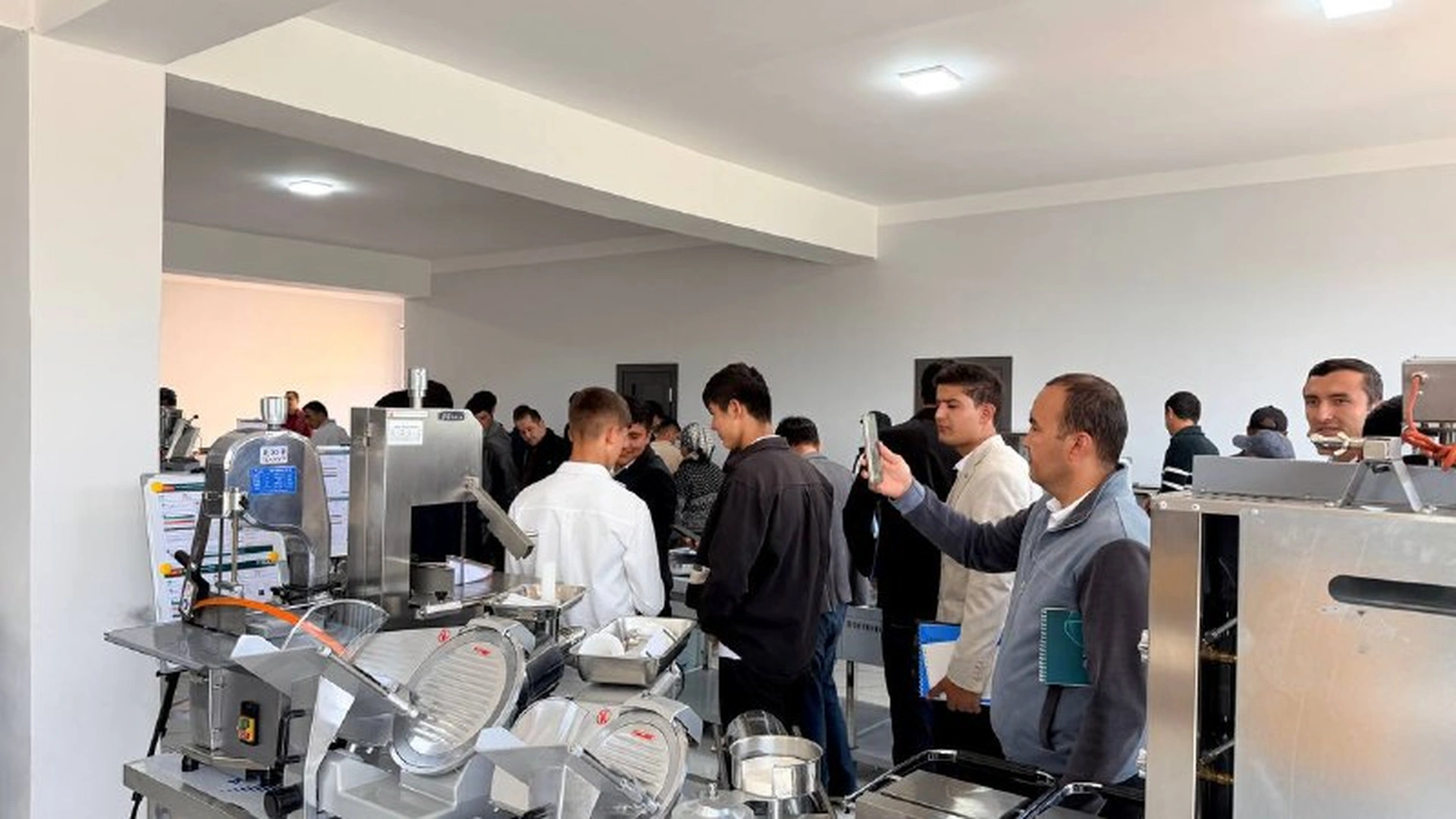 Vobkentdagi ta’minot korxonasining oçilişi